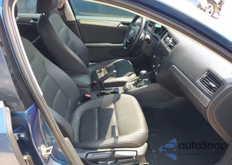 2015 Volkswagen Jetta 1.8T Se z USA, uszkodzony, nr VIN 3VWD07AJ3FM302905